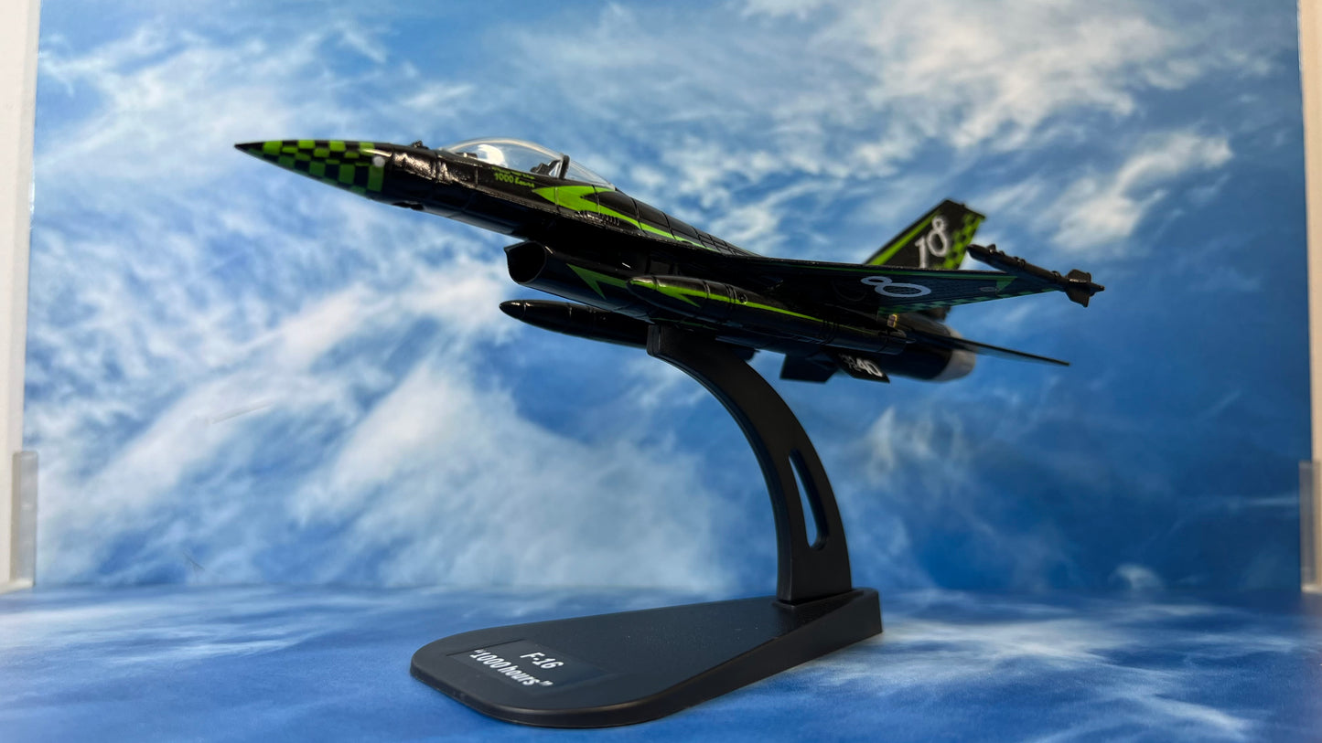 Italeri 1:100 Die-Cast LOCKHEED MARTIN - F-16 ADF FIGHTING FALCON 1000 HOURS IAF