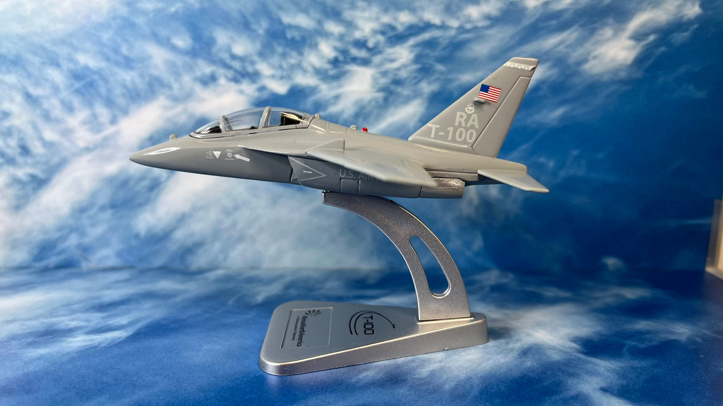 Italeri 1:100 Die-Cast Alenia Aermacchi T-100 Integrated Training System USAF