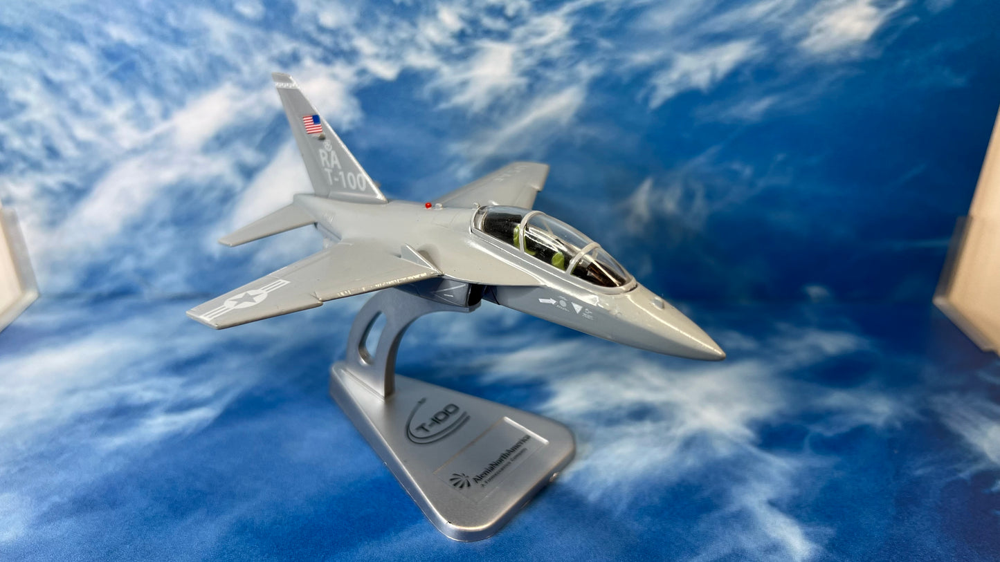 Italeri 1:100 Die-Cast Alenia Aermacchi T-100 Integrated Training System USAF