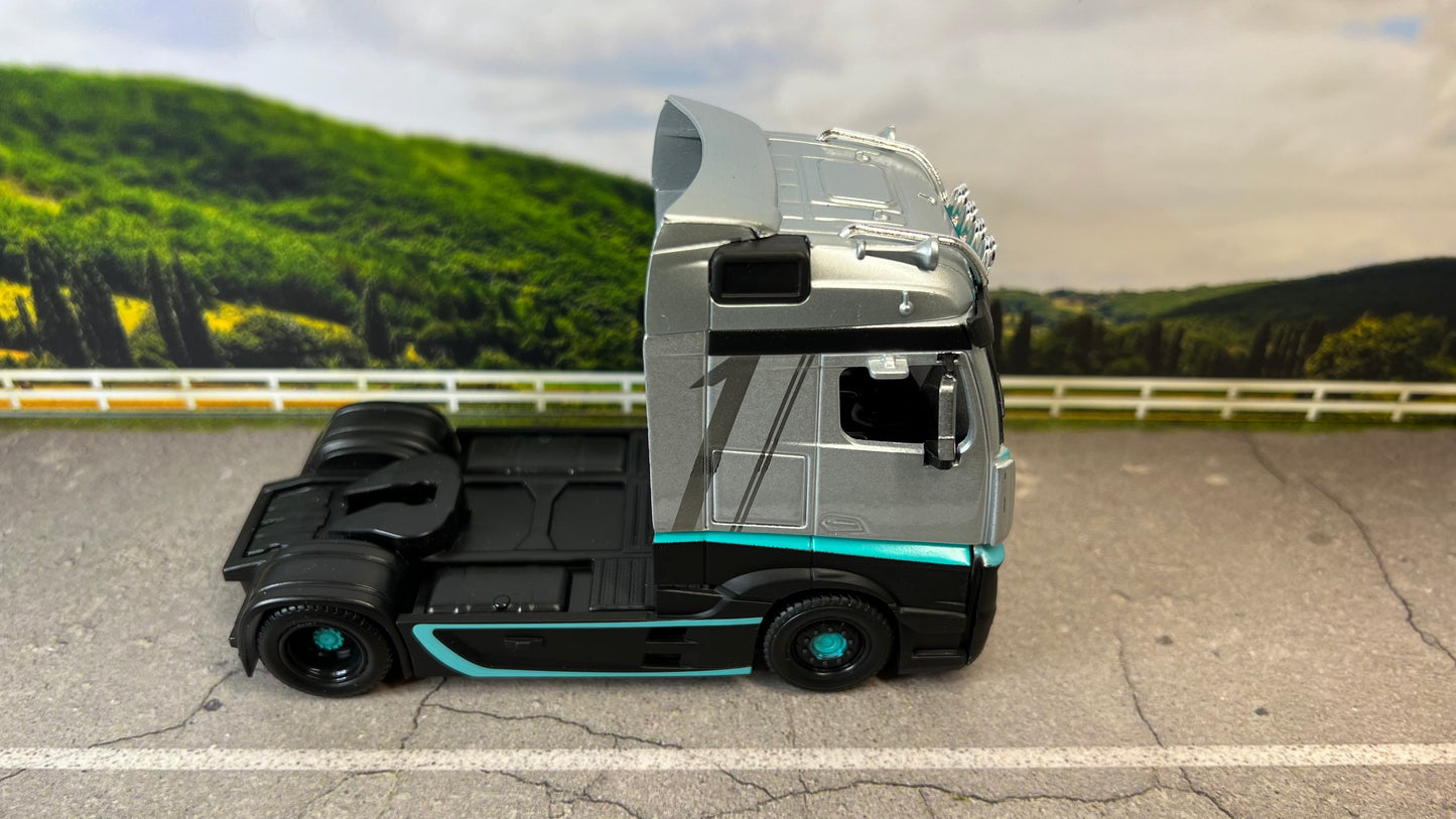 1/43 BURAGO MERCEDES BENZ ACTROS 2 GIGASPACE TRACTOR TRUCK AMG PETRONAS F1 2016