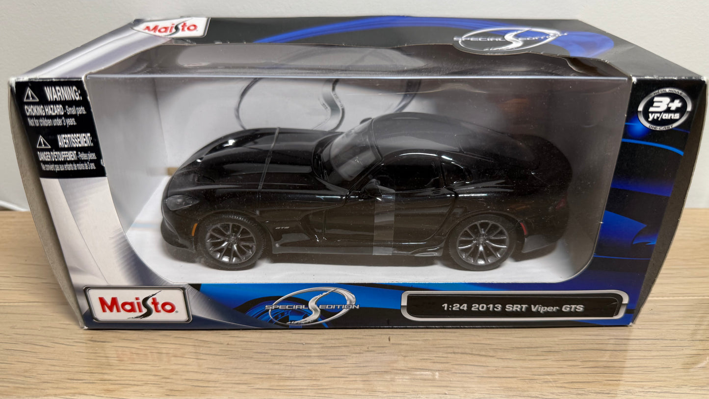 Maisto 1/24 Die-Cast 2013 Dodge SRT Viper GTS w/ Opening Hood & Doors!