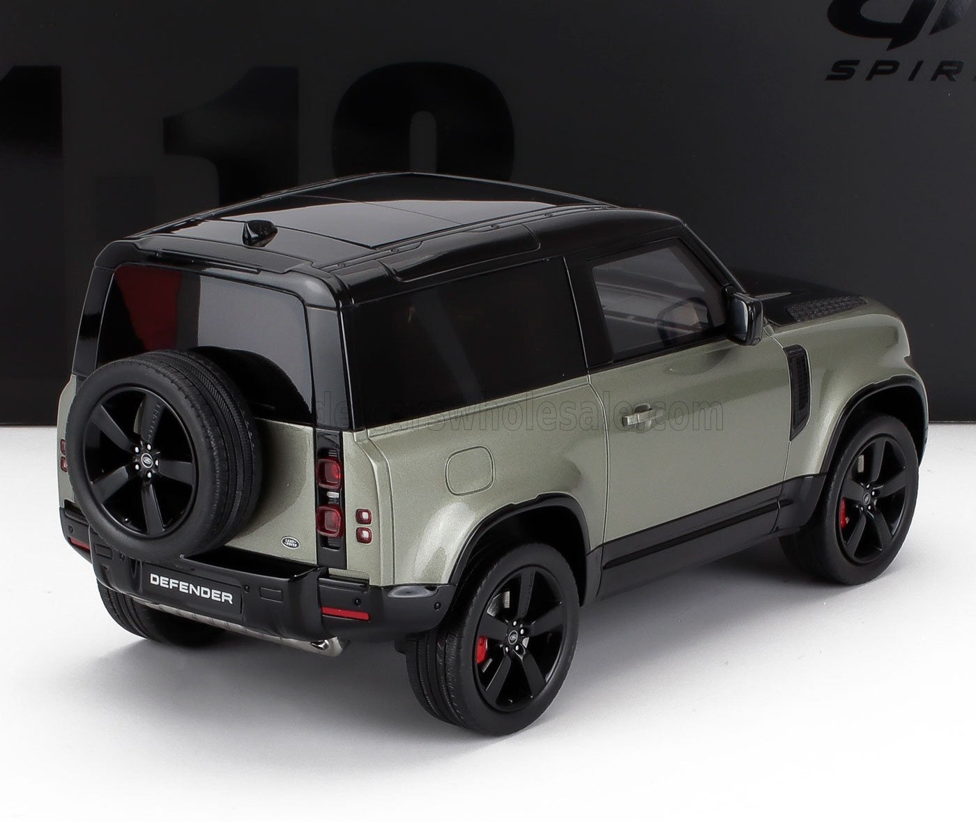 1/18 GT-SPIRIT LAND ROVER - DEFENDER 90 HSE P400 2021 - PANGEA GREEN METALLIC