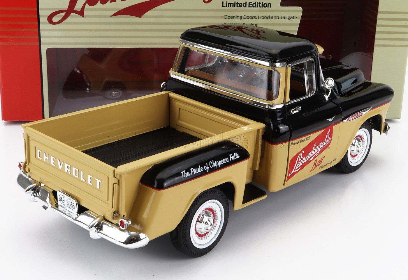 1/18 AUTOWORLD CHEVROLET - 3100 STEPSIDE PICK-UP LEINENKUGLE'S 1957 - BEIGE BLACK LIMITED EDITION