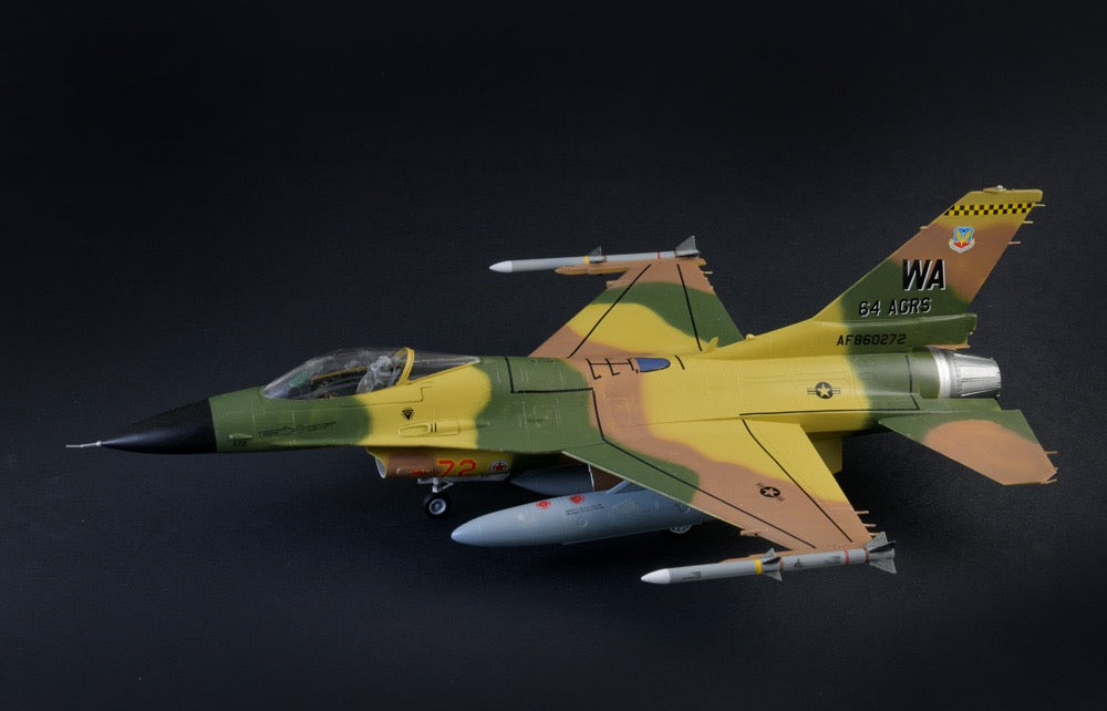 ITALERI 1/48 LOCKHEED MARTIN - F-16C FIGHTING FALCON MILITARY AIRPLANE 1978 WAR THUNDER EDITION!