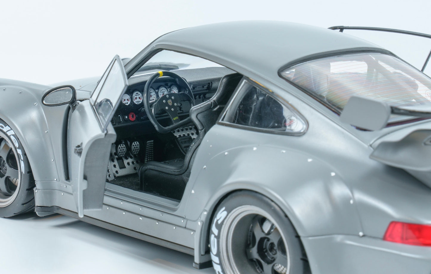 1/18 SOLIDO – Die-Cast PORSCHE 911 964 RWB BODYKIT NARDO GREY 2024 WITH AKIRI NAKAI FIGURE IN CHAIR – LIMITED EDITION