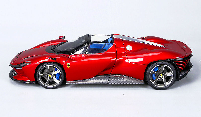 1/18 BURAGO SIGNATURE SERIES FERRARI - DAYTONA SP3 2022 - ROSSO MAGMA - FULL OPENINGS