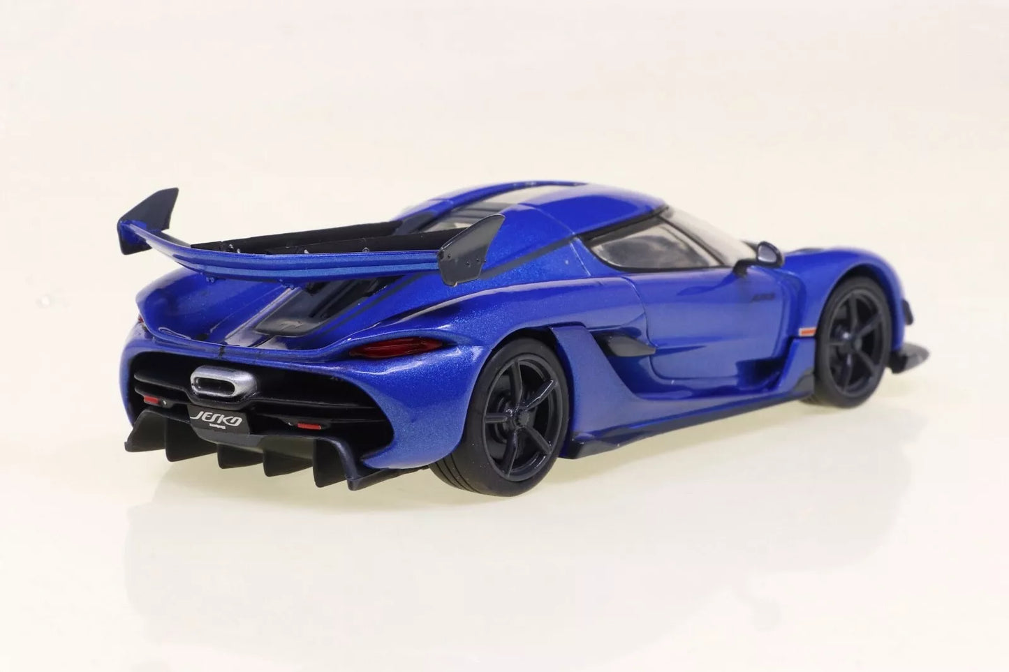 SOLIDO 1/43 DIE-CAST KOENIGSEGG JESKO HYPERCAR 2021 - IMPERIAL BLUE DISPLAY CASE