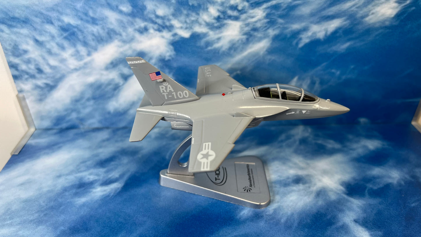 Italeri 1:100 Die-Cast Alenia Aermacchi T-100 Integrated Training System USAF