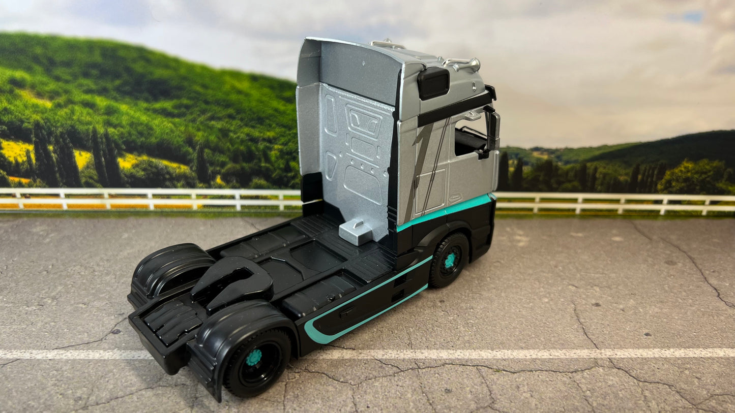 1/43 BURAGO MERCEDES BENZ ACTROS 2 GIGASPACE TRACTOR TRUCK AMG PETRONAS F1 2016