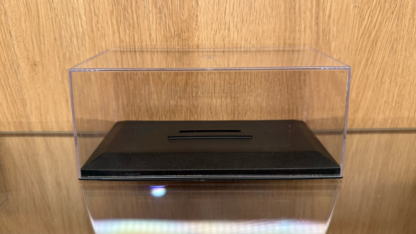 1/43VETRINA DISPLAY BOX VETRINA DISPLAY BOX - BOX FOR 1/43 BASE IN PLASTICA NERA - PLASTIC BASE BLACK - Lungh.LENGTH cm 15.0 X Largh.WIDTH cm 7.7 X Alt.HEIGHT cm 6.4 (altezza interna INTERIOR HEIGHT cm 5.0) - PLASTIC DISPLAY