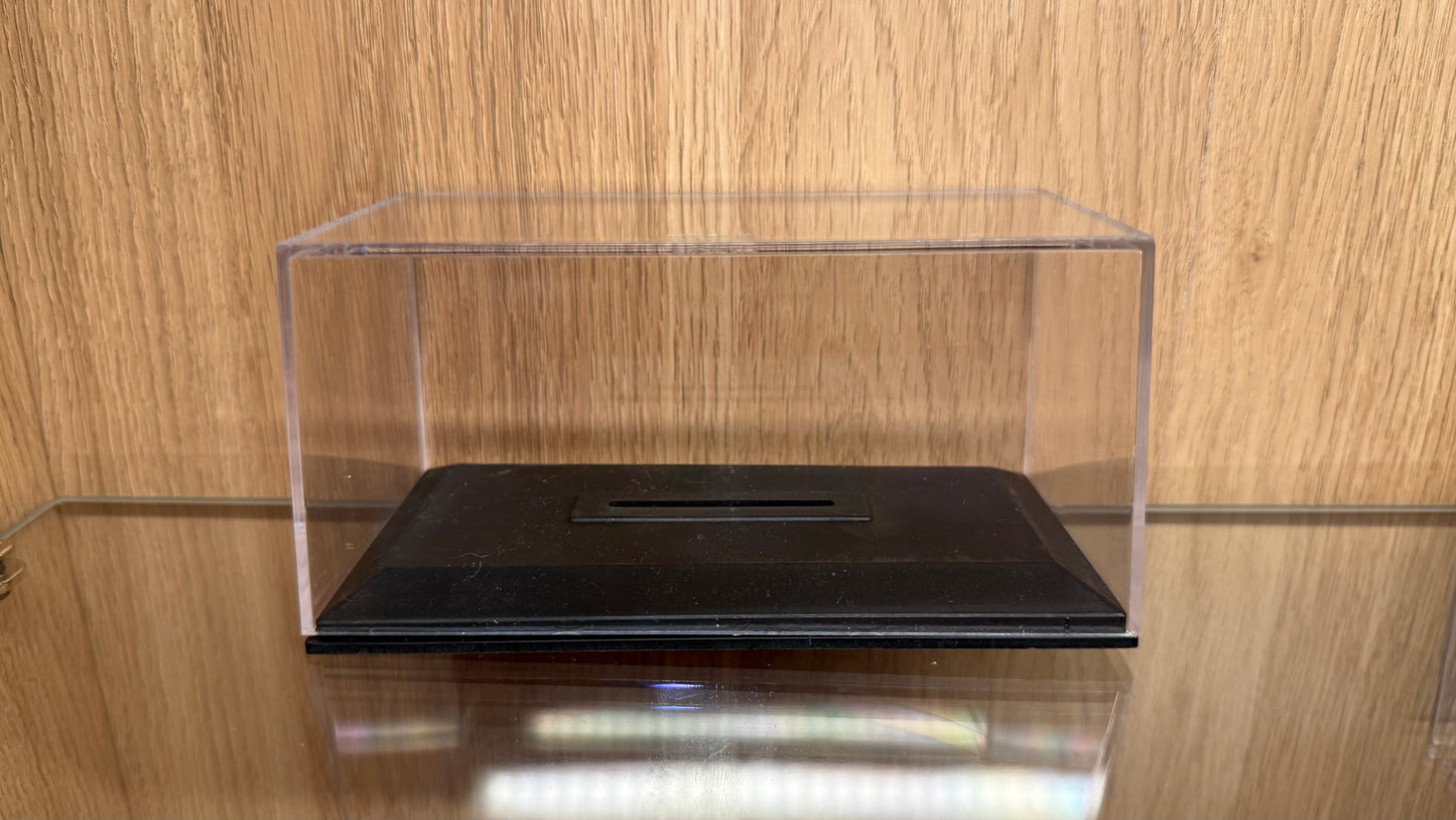 1/43 VETRINA DISPLAY BOX VETRINA DISPLAY BOX - BOX FOR 1/43 BASE IN PLASTICA NERA - PLASTIC BASE BLACK - Lungh.LENGTH cm 15.0 X Largh.WIDTH cm 7.7 X Alt.HEIGHT cm 6.4 (altezza interna INTERIOR HEIGHT cm 5.0) - PLASTIC DISPLAY