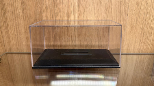1/43 VETRINA DISPLAY BOX VETRINA DISPLAY BOX - BOX FOR 1/43 BASE IN PLASTICA NERA - PLASTIC BASE BLACK - Lungh.LENGTH cm 15.0 X Largh.WIDTH cm 7.7 X Alt.HEIGHT cm 6.4 (altezza interna INTERIOR HEIGHT cm 5.0) - PLASTIC DISPLAY