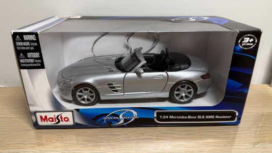 Maisto 1/24 Die-Cast Mercedes-Benz SLS AMG Roadster Opening Hood & Doors