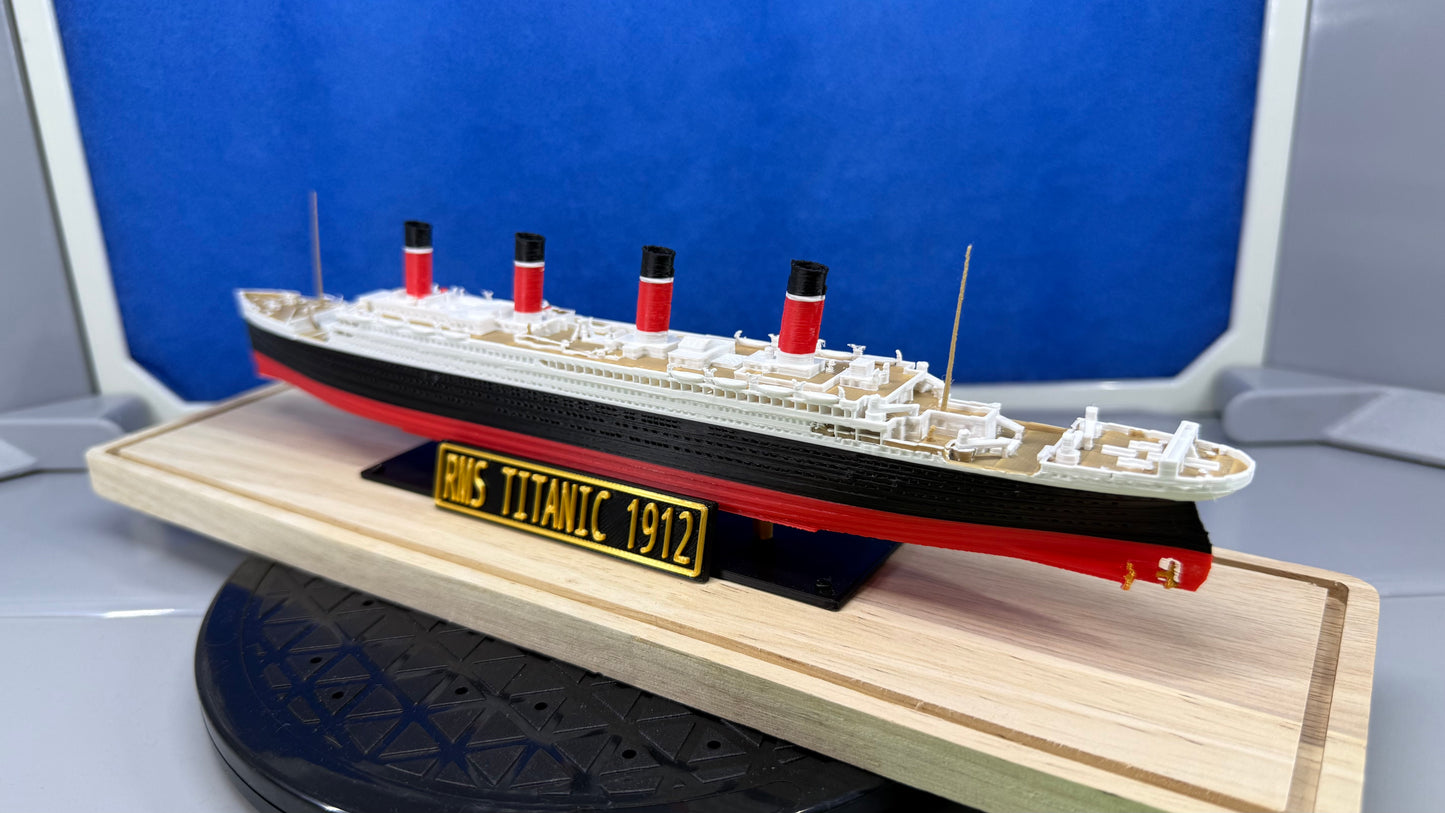 1/1000 Full Coulour 3D Printed RMS Titanic w/Masts & Plaque in Wooden Base Display Case 32X9X10.5cm