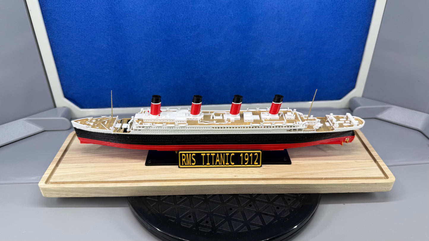 1/1000 Full Coulour 3D Printed RMS Titanic w/Masts & Plaque in Wooden Base Display Case 32X9X10.5cm