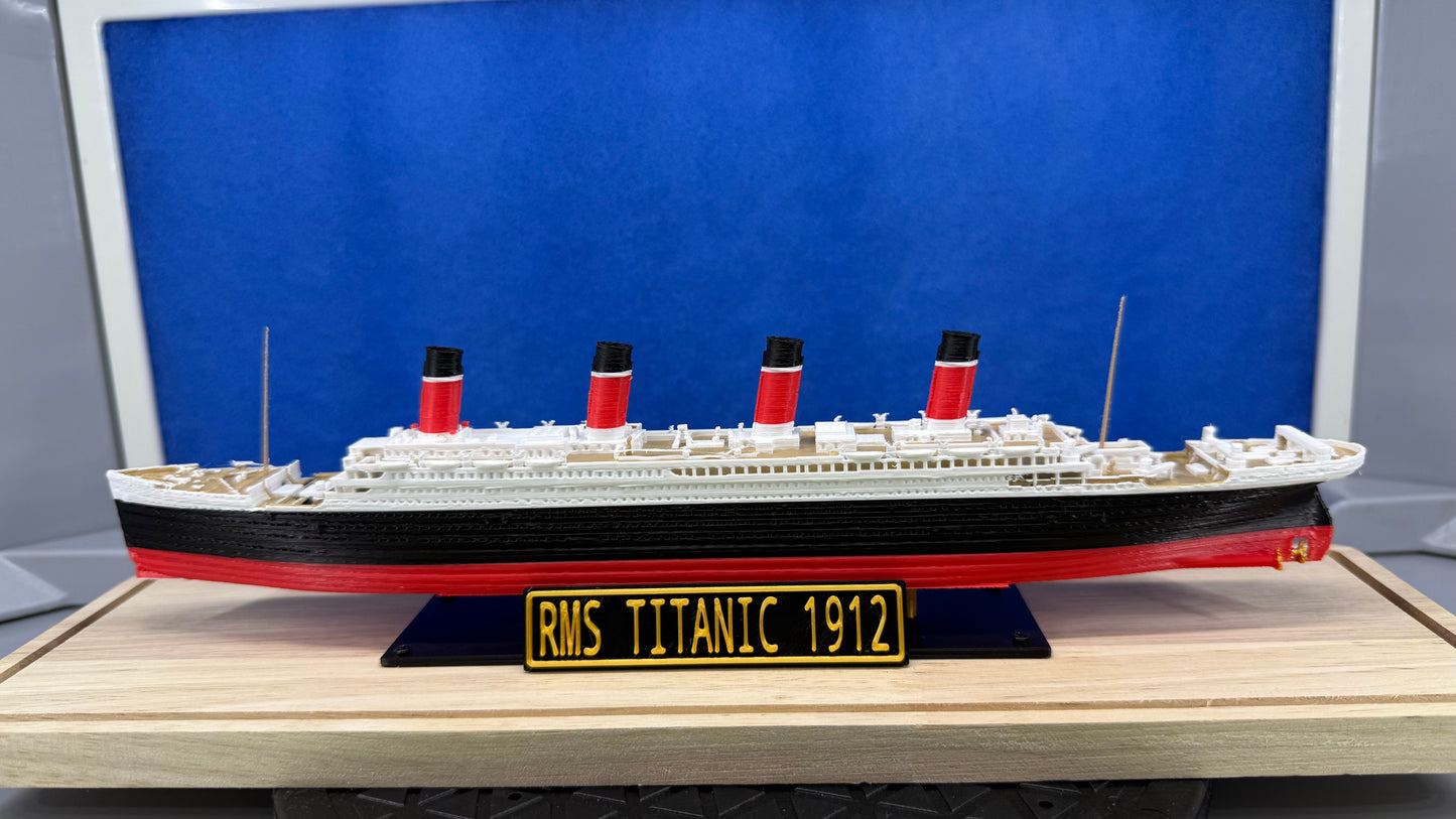 1/1000 Full Coulour 3D Printed RMS Titanic w/Masts & Plaque in Wooden Base Display Case 32X9X10.5cm