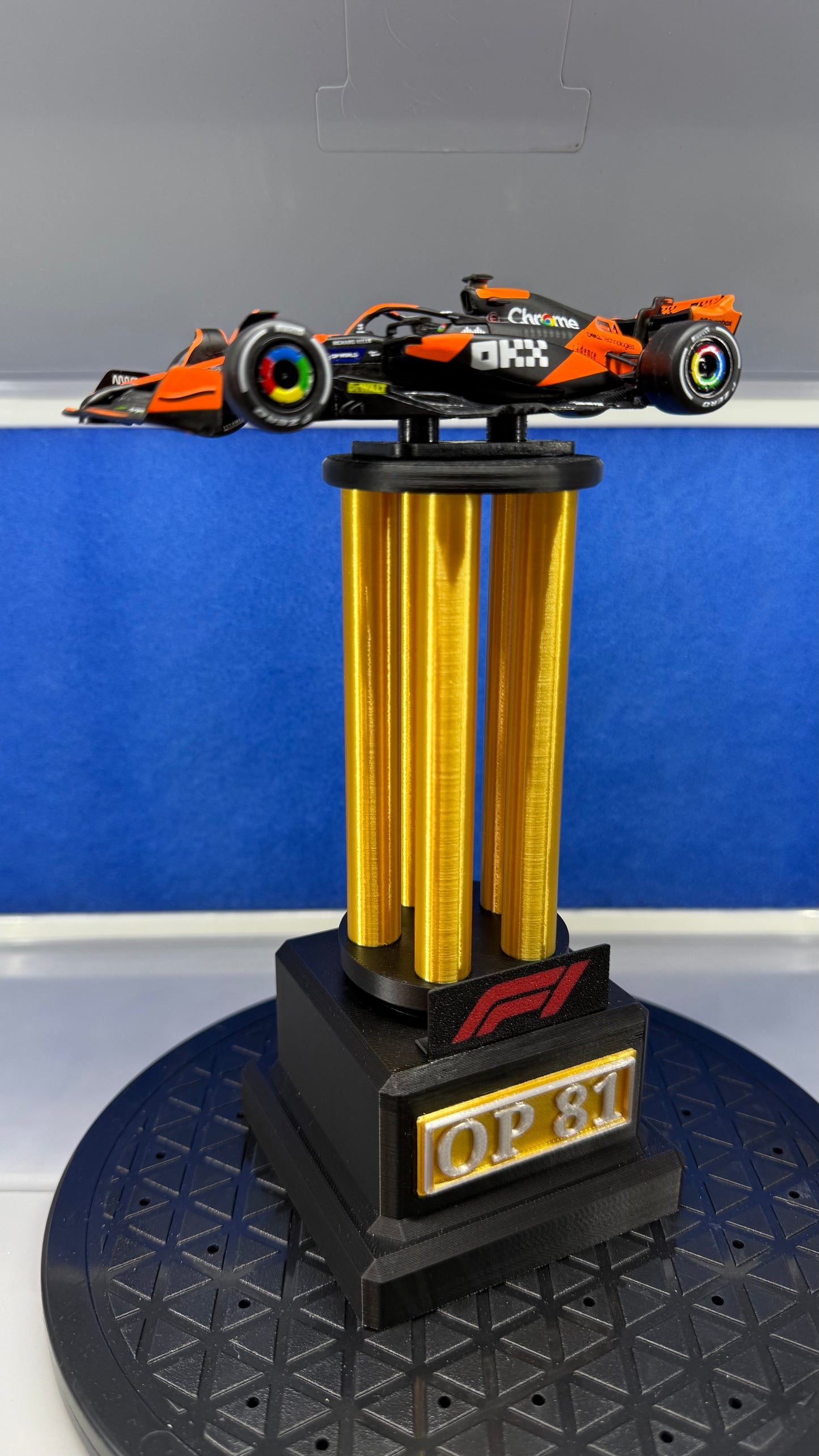 1/43 Die-Cast McLaren F1 #81 Oscar Piastri OP81 on Custom 3D Printed Winner’s Trophy Display Stand