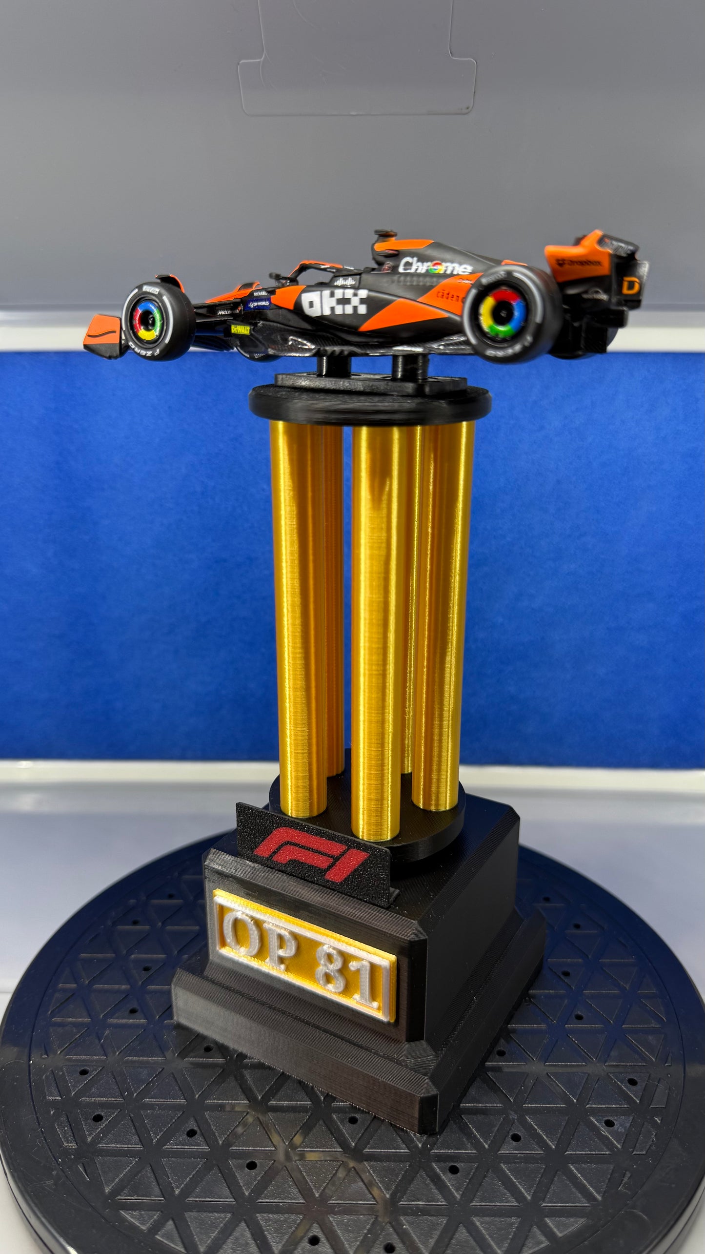 1/43 Die-Cast McLaren F1 #81 Oscar Piastri OP81 on Custom 3D Printed Winner’s Trophy Display Stand