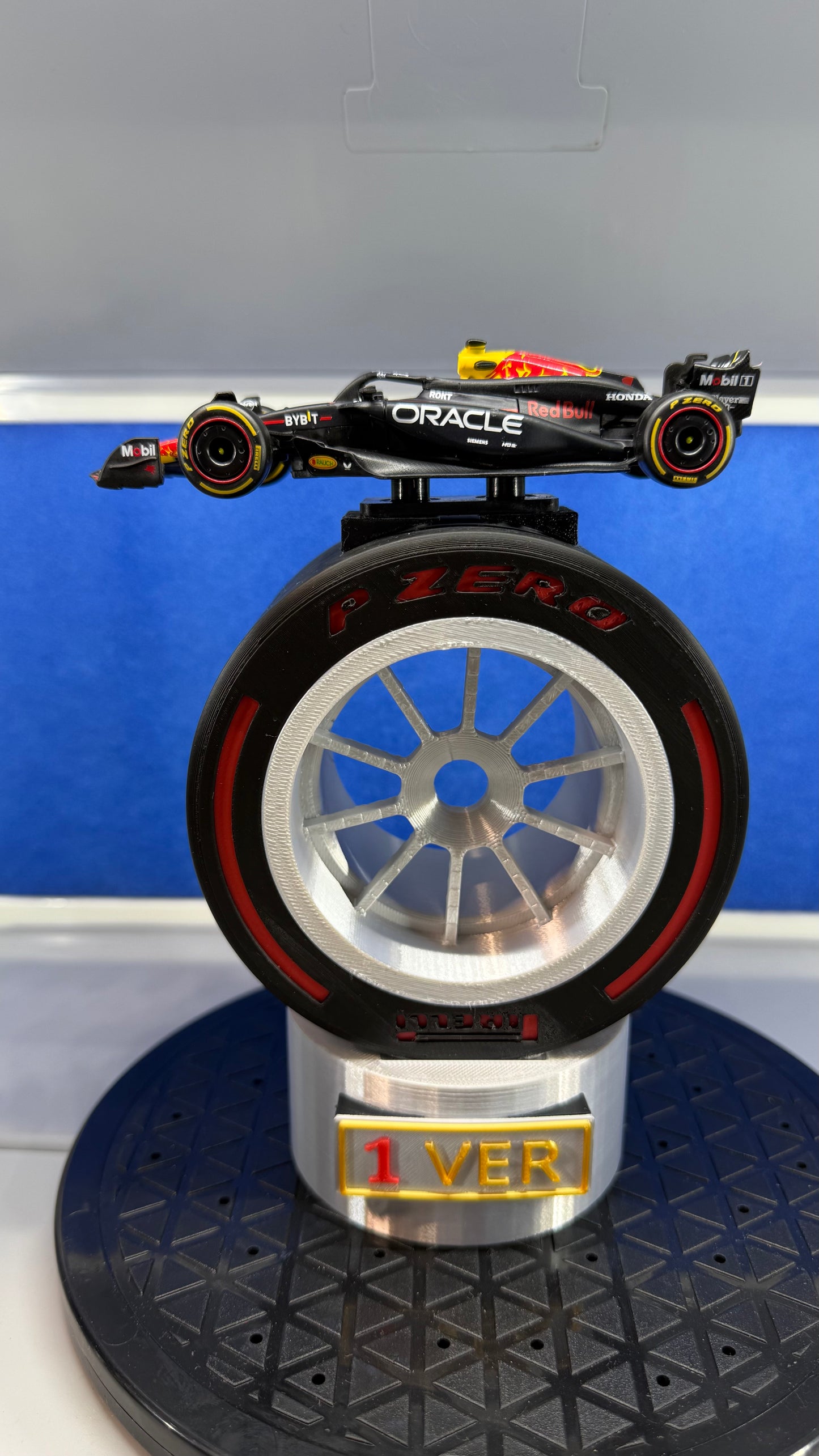 1/43 Die-Cast Red Bull F1 #1 Max Verstappen on Custom Pole Position Trophy Display Stand (Copy)