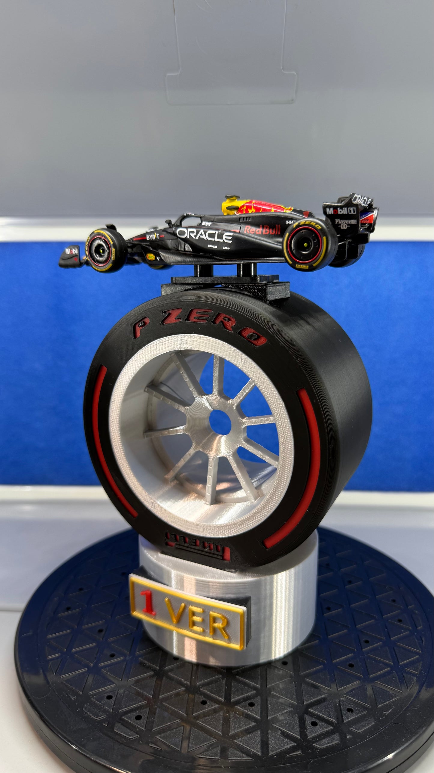 1/43 Die-Cast Red Bull F1 #1 Max Verstappen on Custom Pole Position Trophy Display Stand (Copy)