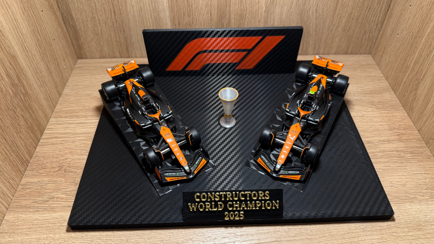 1/43 Die-Cast McLaren F1 Constructors World Champion Carbon Fibre Finish Diorama Set w/ LN4 Lando Norris OP81 Oscar Piastri & Replica Trophy