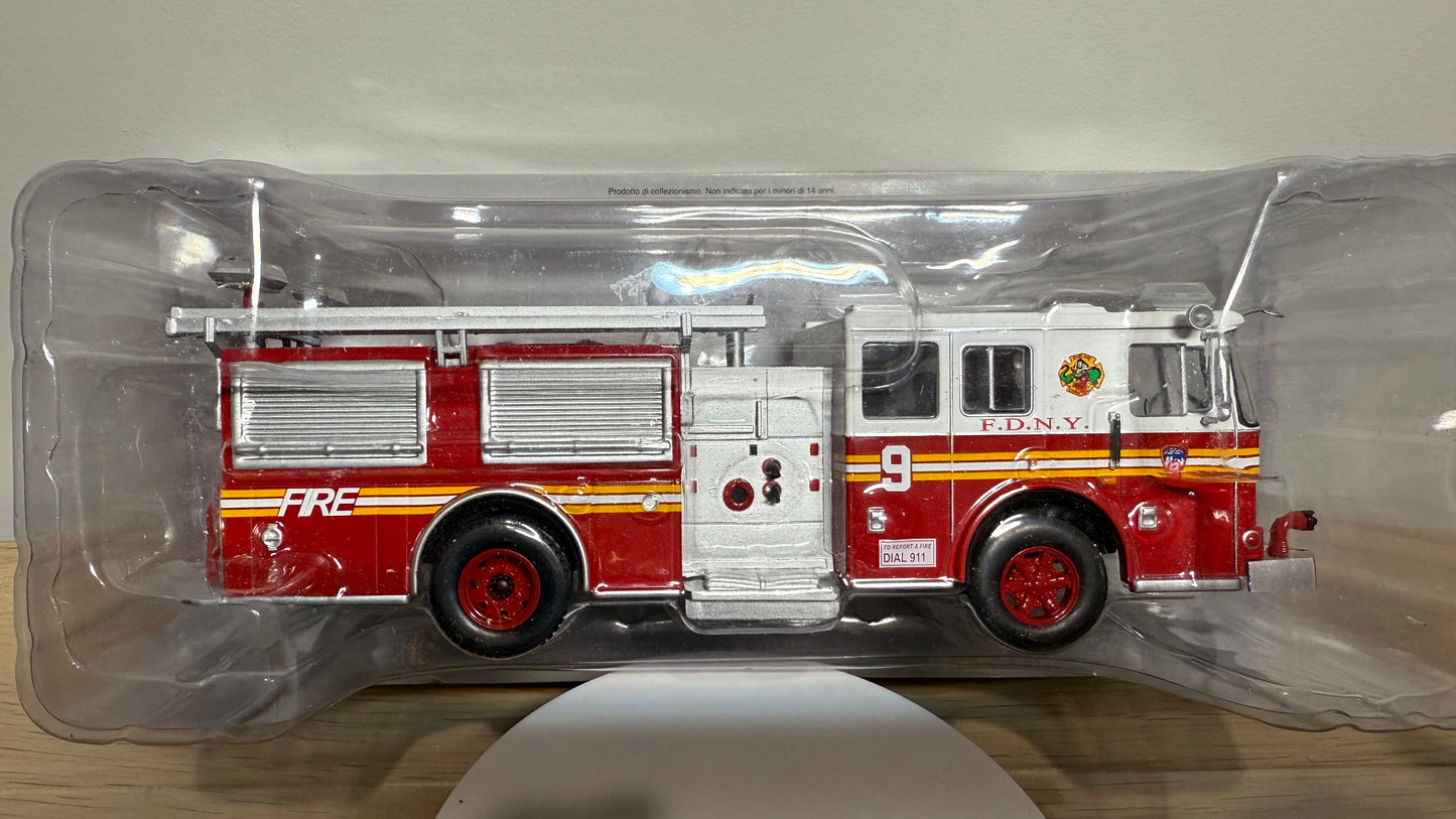HACHETTE - 1/43 Scale Die-Cast Metal Seagrave Pumper Firetruck NYFD New York Fire Department