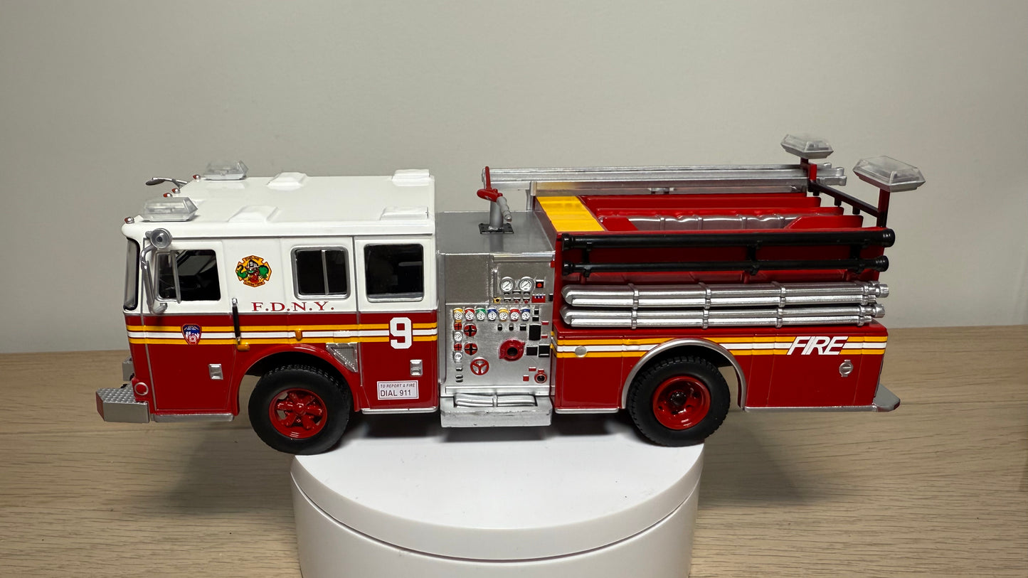 HACHETTE - 1/43 Scale Die-Cast Metal Seagrave Pumper Firetruck NYFD New York Fire Department