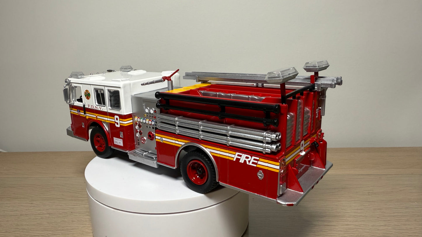 HACHETTE - 1/43 Scale Die-Cast Metal Seagrave Pumper Firetruck NYFD New York Fire Department
