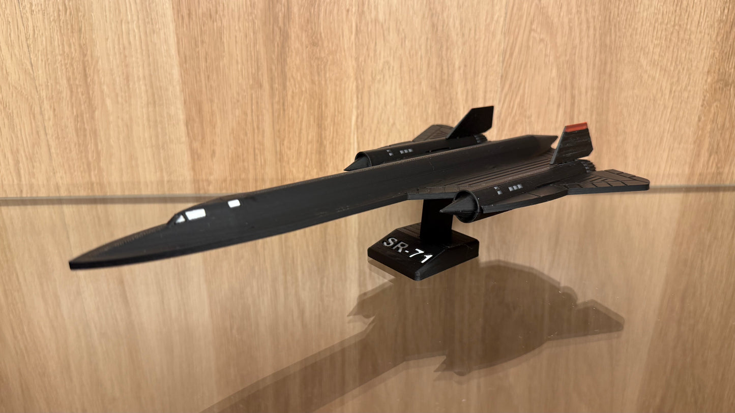 1/100 Scale Lockheed SR-71 Blackbird Airplane Full Colour Snap Model Kit