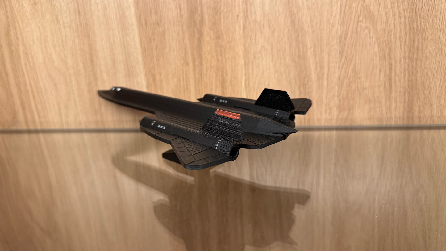 1/100 Scale Lockheed SR-71 Blackbird Airplane Full Colour Snap Model Kit