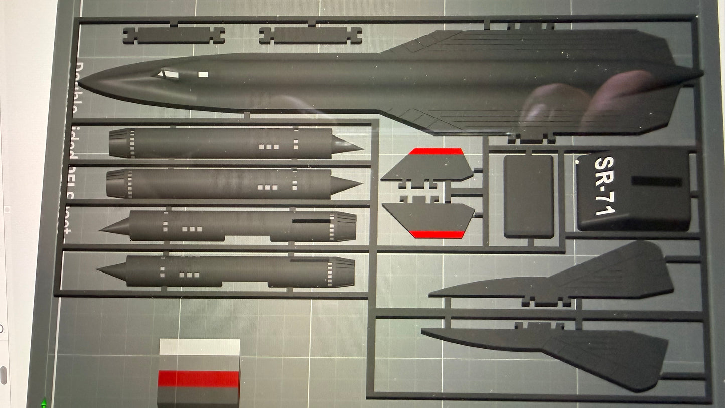 1/100 Scale Lockheed SR-71 Blackbird Airplane Full Colour Snap Model Kit