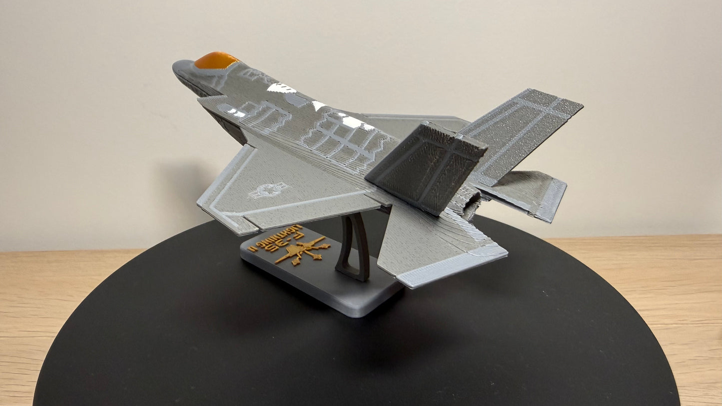 1/100 Lockheed Martin F-35 Lightning II Fighter Jet Full Colour Snap Model Kit