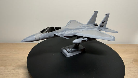 1/100 McDonnell Douglas F-15 Eagle Fighter Jet Airplane Colour Snap Model Kit