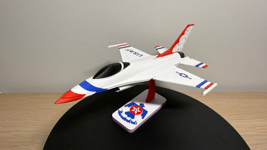 1/100 Scale General Dynamics F-16 Thunderbirds Colour Snap Plane Kit