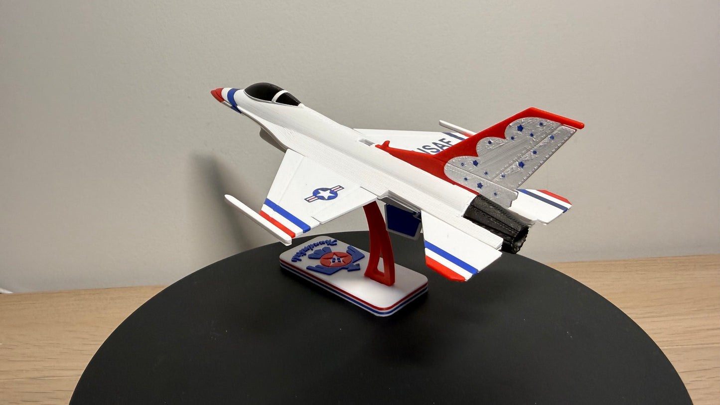1/100 Scale General Dynamics F-16 Thunderbirds Colour Snap Plane Kit