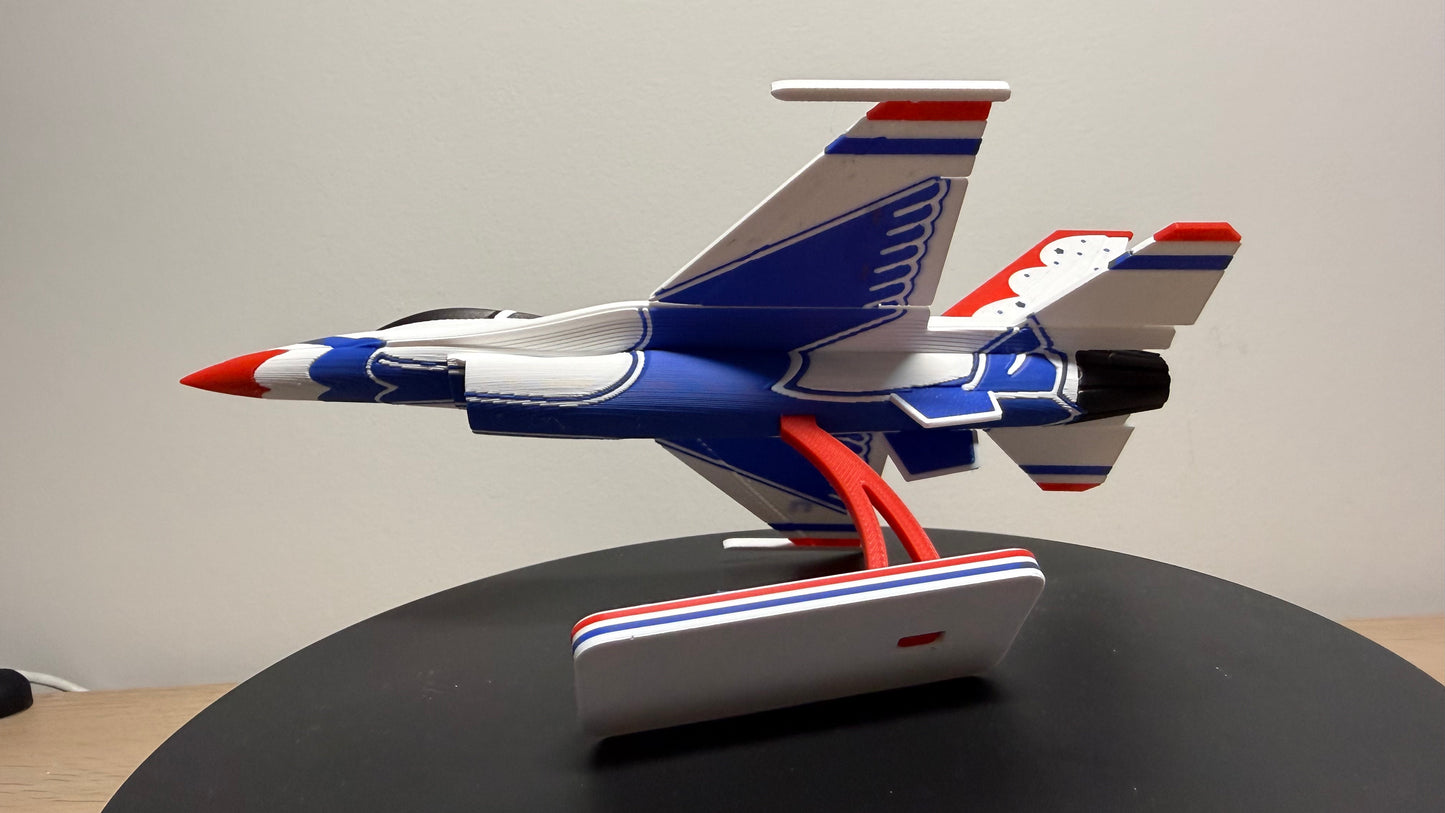 1/100 Scale General Dynamics F-16 Thunderbirds Colour Snap Plane Kit