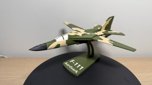 1/100 Scale General Dynamics F-111 Aardvark Fighter Bomber Colour Snap Plane Kit