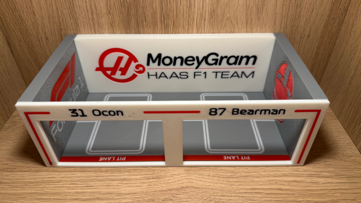 1/64 HAAS F1 Pit Garage Esteban Ocon & Oliver Bearman Hot Wheels Spark Burago