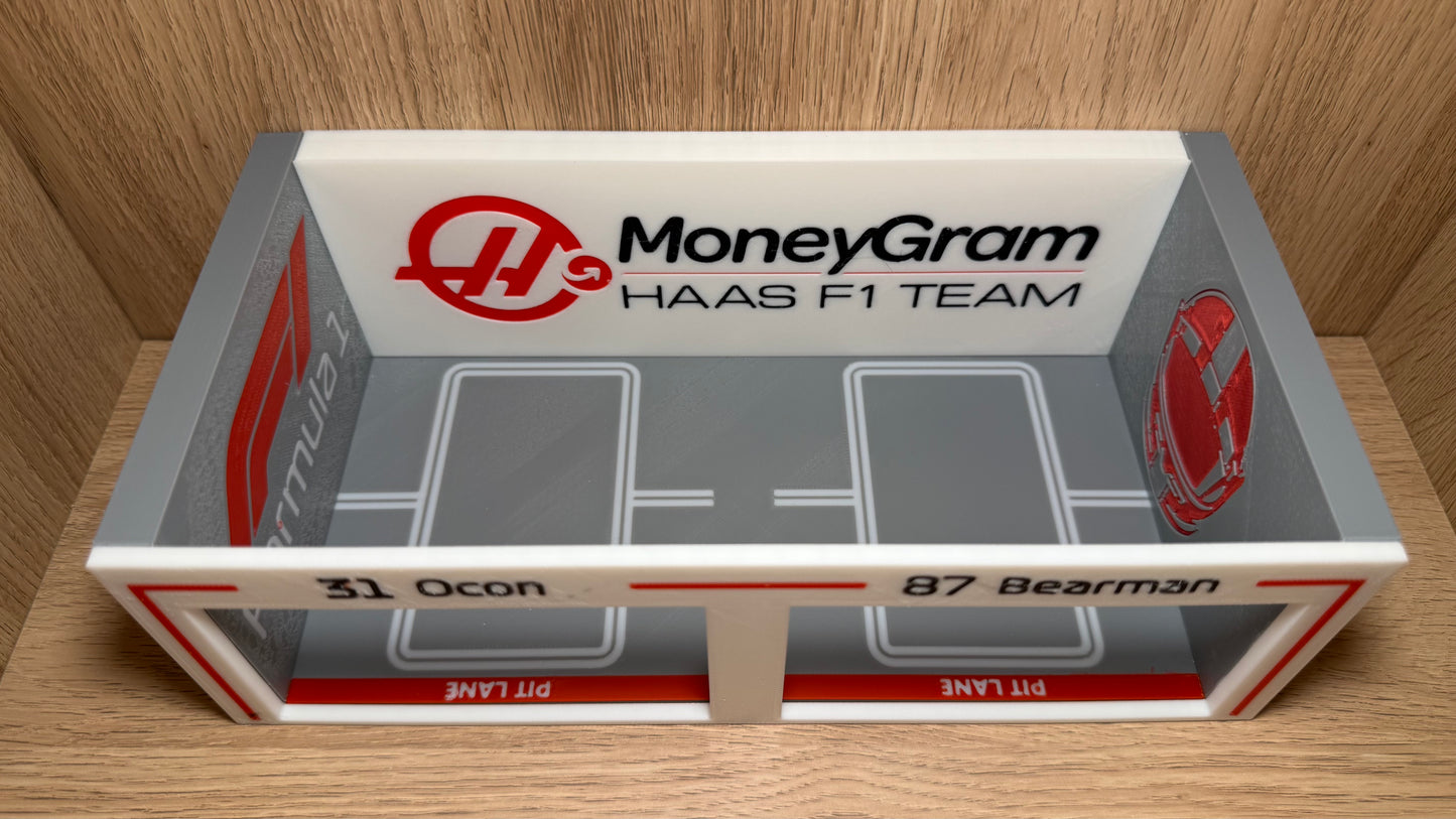 1/64 HAAS F1 Pit Garage Esteban Ocon & Oliver Bearman Hot Wheels Spark Burago