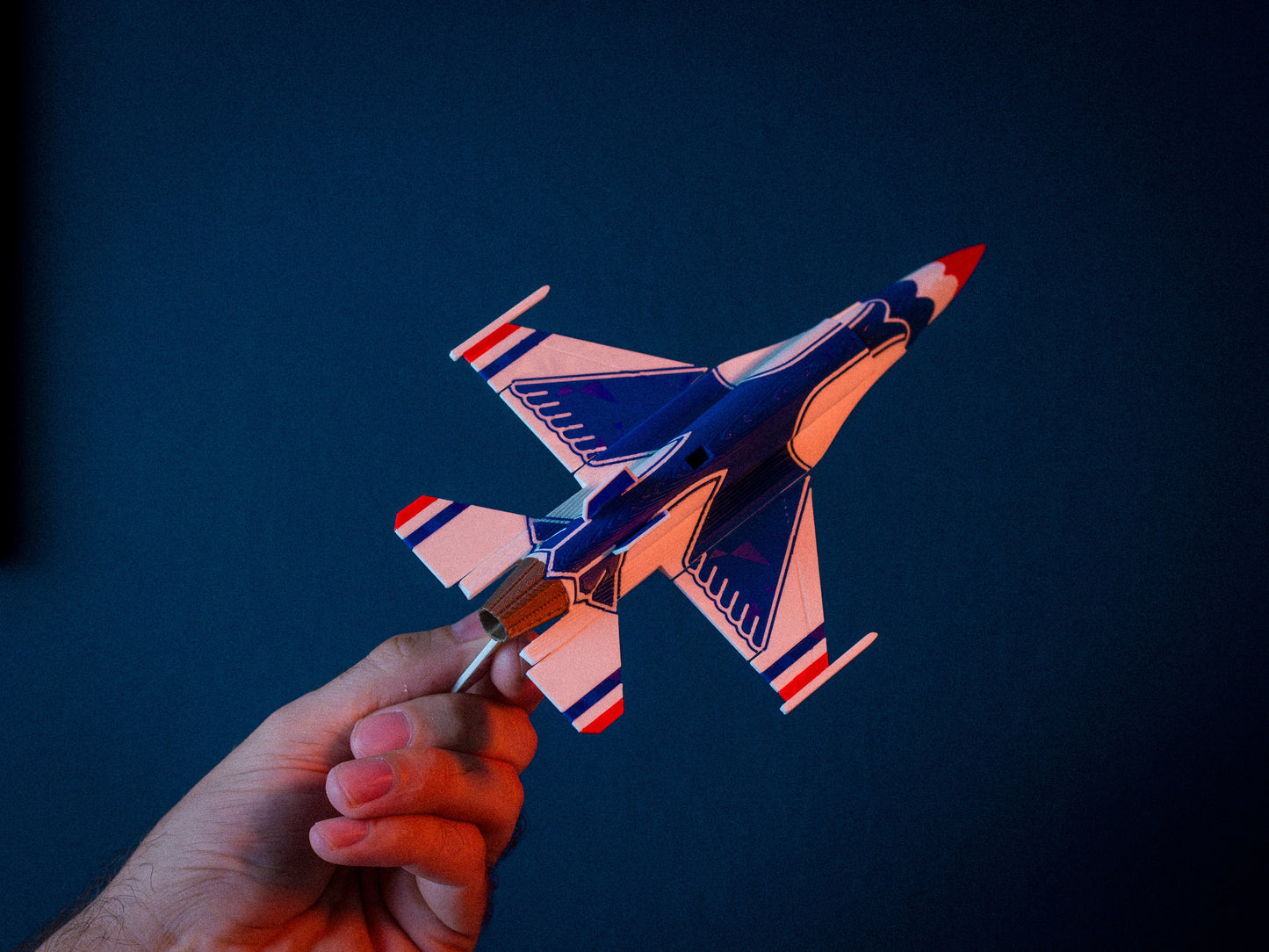 1/100 Scale General Dynamics F-16 Thunderbirds Colour Snap Plane Kit