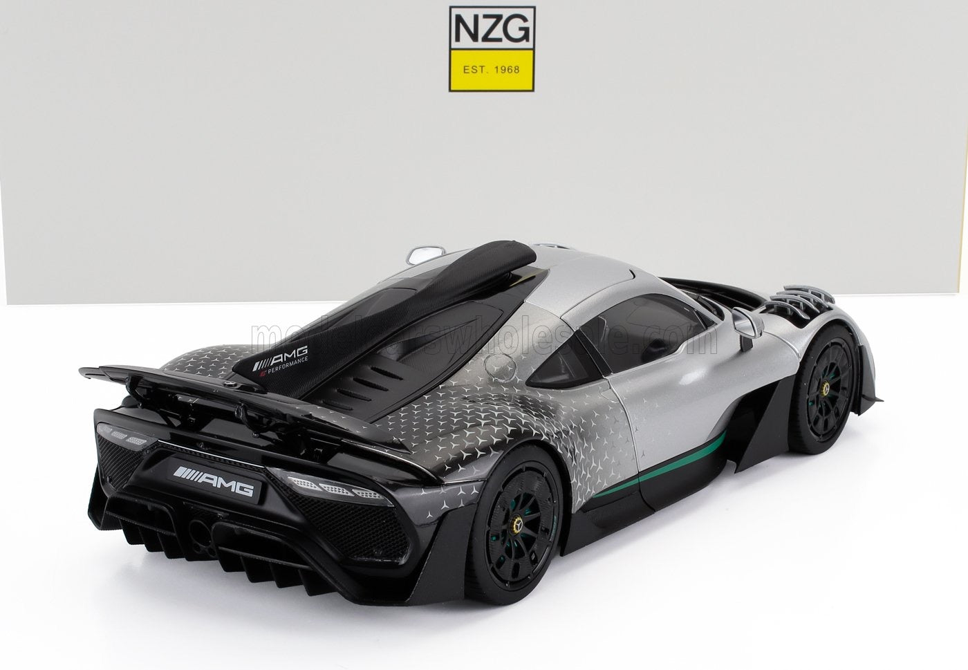 1/18 NZG MERCEDES BENZ - ONE AMG (C298) 2023 - RACE MODE - HIGHTECH SILVER