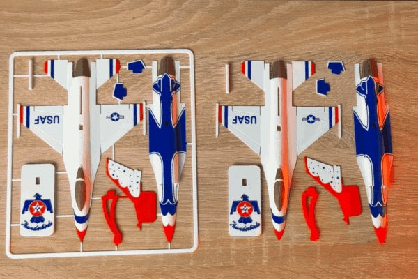 1/100 Scale General Dynamics F-16 Thunderbirds Colour Snap Plane Kit
