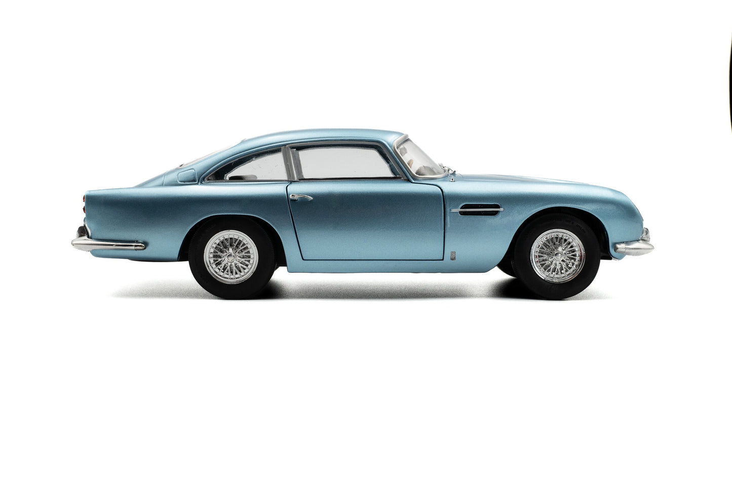 SOLIDO - 1/18 - ASTON MARTIN - DB5 1964 - LIGHT BLUE MET