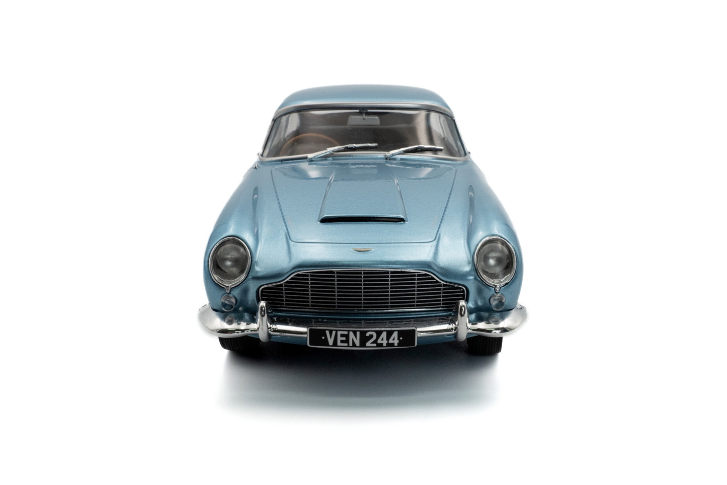 SOLIDO - 1/18 - ASTON MARTIN - DB5 1964 - LIGHT BLUE MET