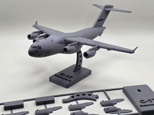 1/100 Scale McDonnell Douglas/Boeing C-17 Globemaster III Colour Snap Plane Kit