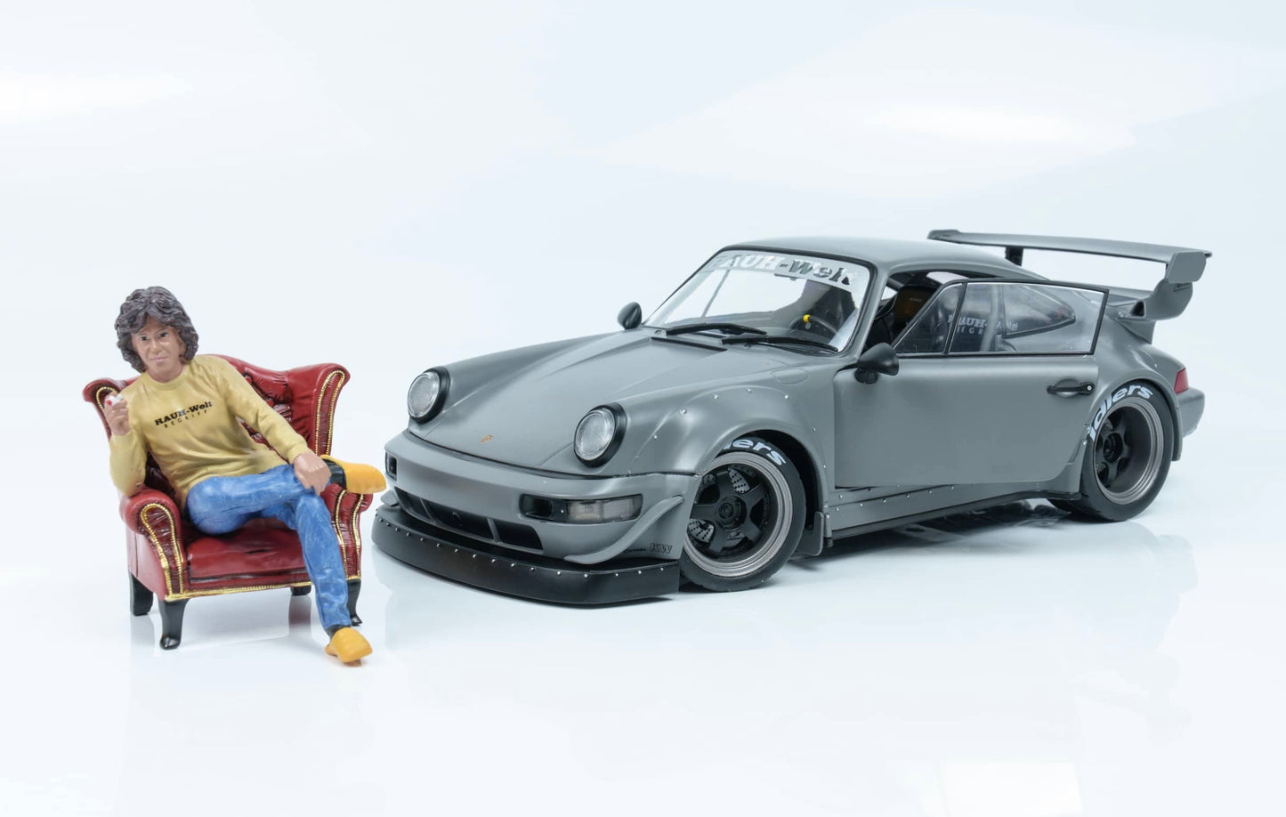 1/18 SOLIDO – Die-Cast PORSCHE 911 964 RWB BODYKIT NARDO GREY 2024 WITH AKIRI NAKAI FIGURE IN CHAIR – LIMITED EDITION