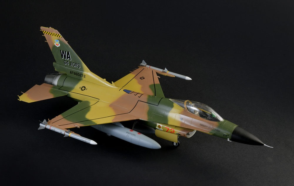 ITALERI 1/48 LOCKHEED MARTIN - F-16C FIGHTING FALCON MILITARY AIRPLANE 1978 WAR THUNDER EDITION!