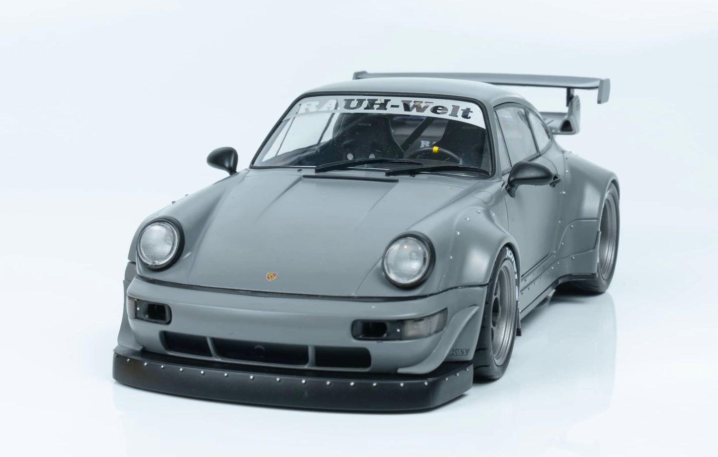 1/18 SOLIDO – Die-Cast PORSCHE 911 964 RWB BODYKIT NARDO GREY 2024 WITH AKIRI NAKAI FIGURE IN CHAIR – LIMITED EDITION