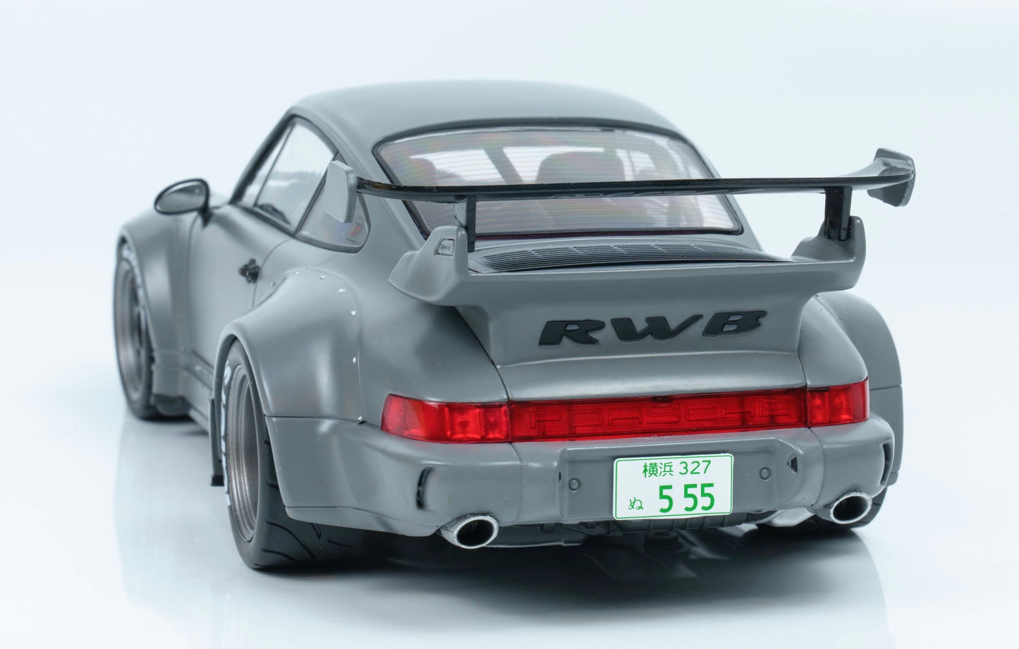 1/18 SOLIDO – Die-Cast PORSCHE 911 964 RWB BODYKIT NARDO GREY 2024 WITH AKIRI NAKAI FIGURE IN CHAIR – LIMITED EDITION