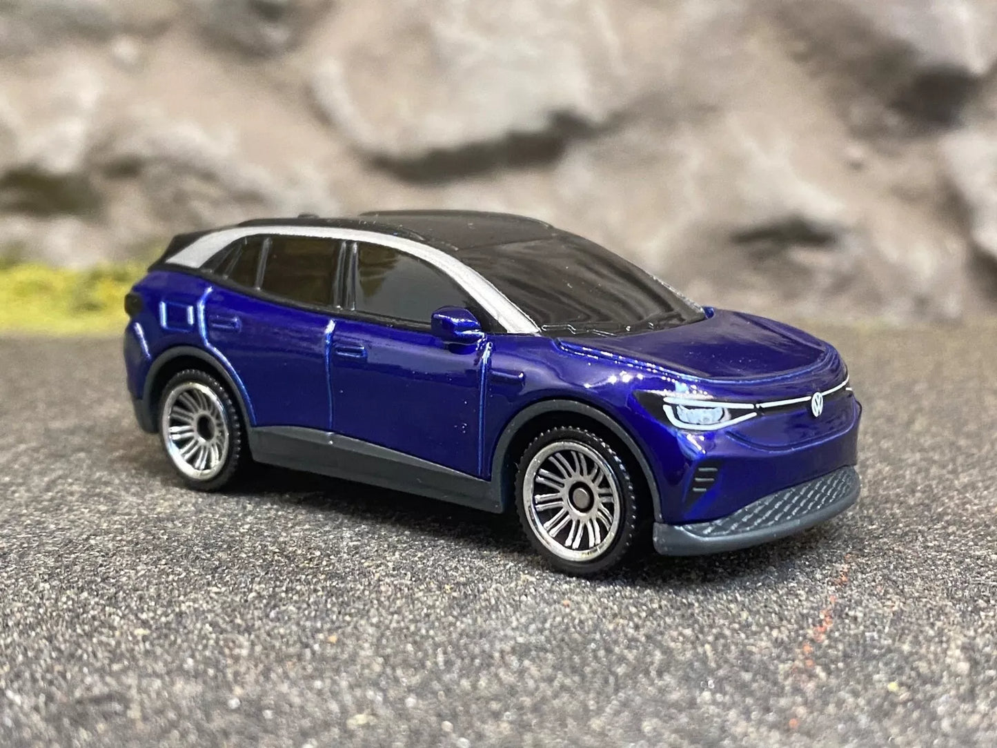 MATCHBOX Power Grab #44/100 2024 Volkswagen VW ID.4 EV MB Adventure World Tour